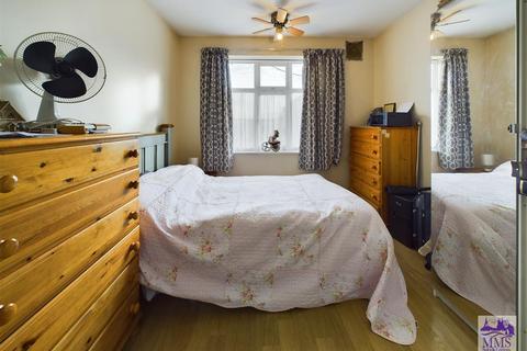 40 Cuxton Road, Rochester, ME2 2DA