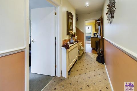 104 Charles Drive, Cuxton, Rochester, ME2 1DT