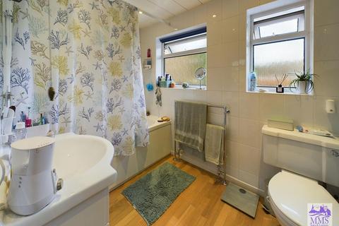 104 Charles Drive, Cuxton, Rochester, ME2 1DT