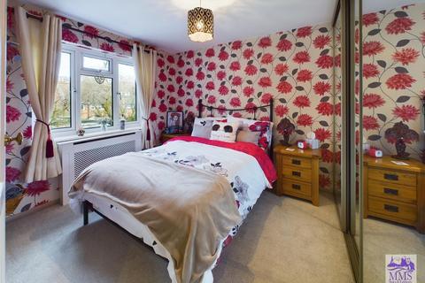 104 Charles Drive, Cuxton, Rochester, ME2 1DT