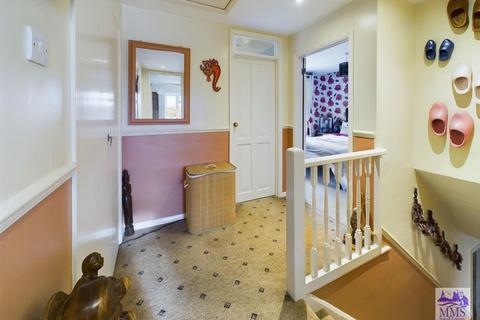 104 Charles Drive, Cuxton, Rochester, ME2 1DT