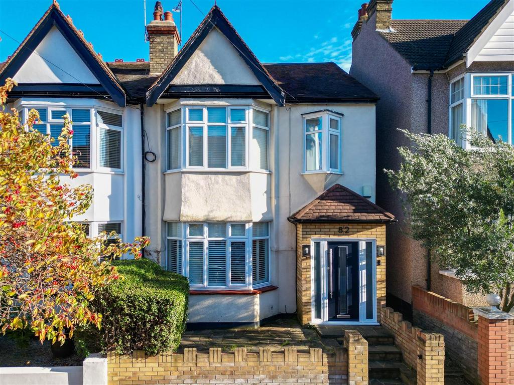 Leigh Hall Road, LeighOnSea 4 bed semidetached house for sale £550,000