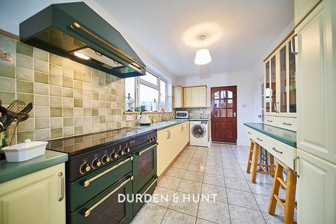 145 Upper Rainham Road, Hornchurch, RM12 4ES