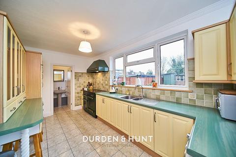 145 Upper Rainham Road, Hornchurch, RM12 4ES