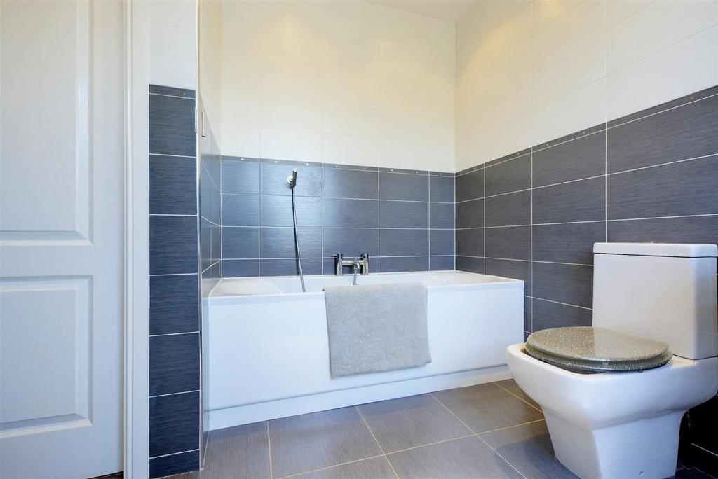 Bathroom 2.jpeg