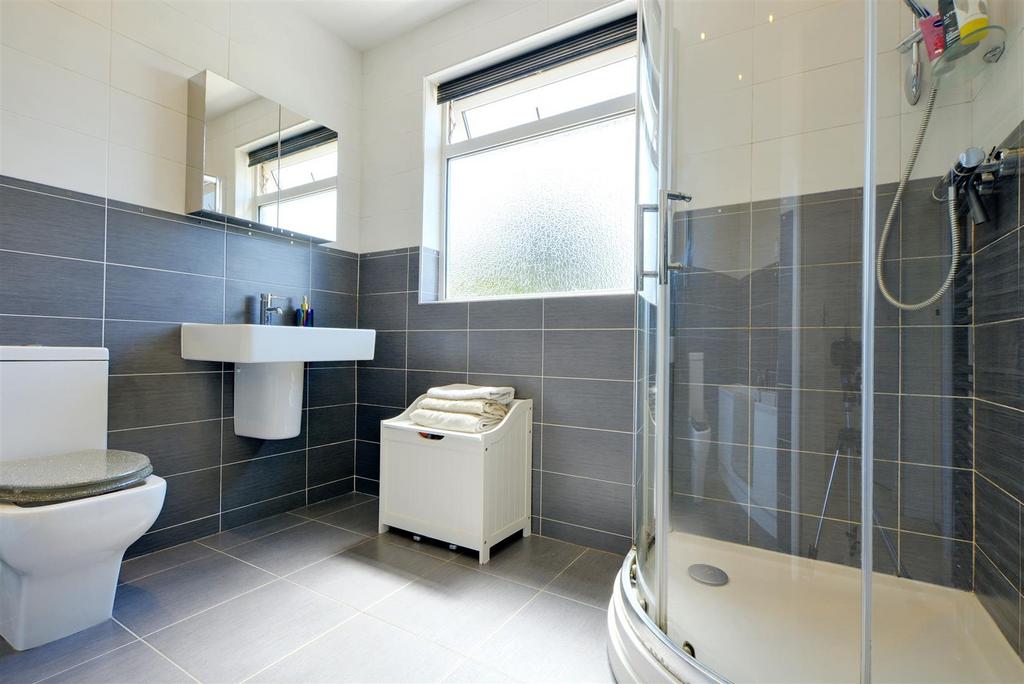 Bathroom 1.jpeg