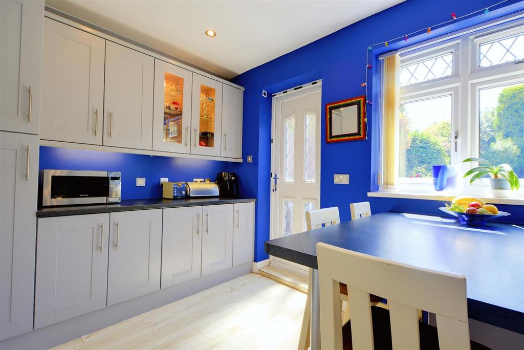 Kitchen 2.jpeg