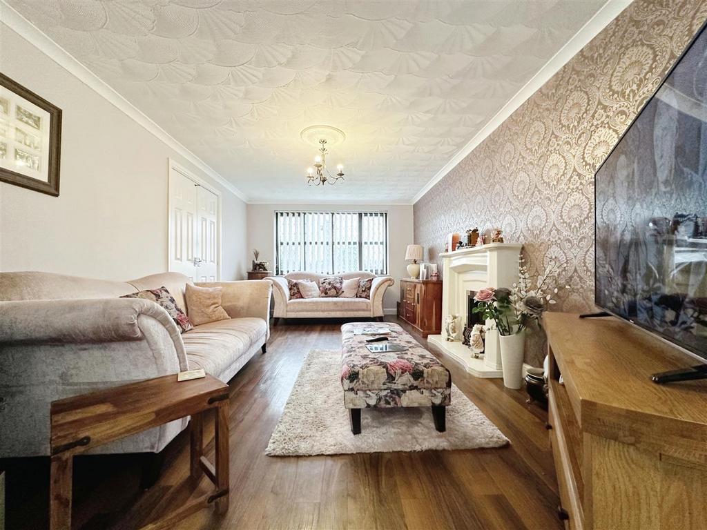 Temsdale, Hull HU7 4 bed detached house for sale £270,000
