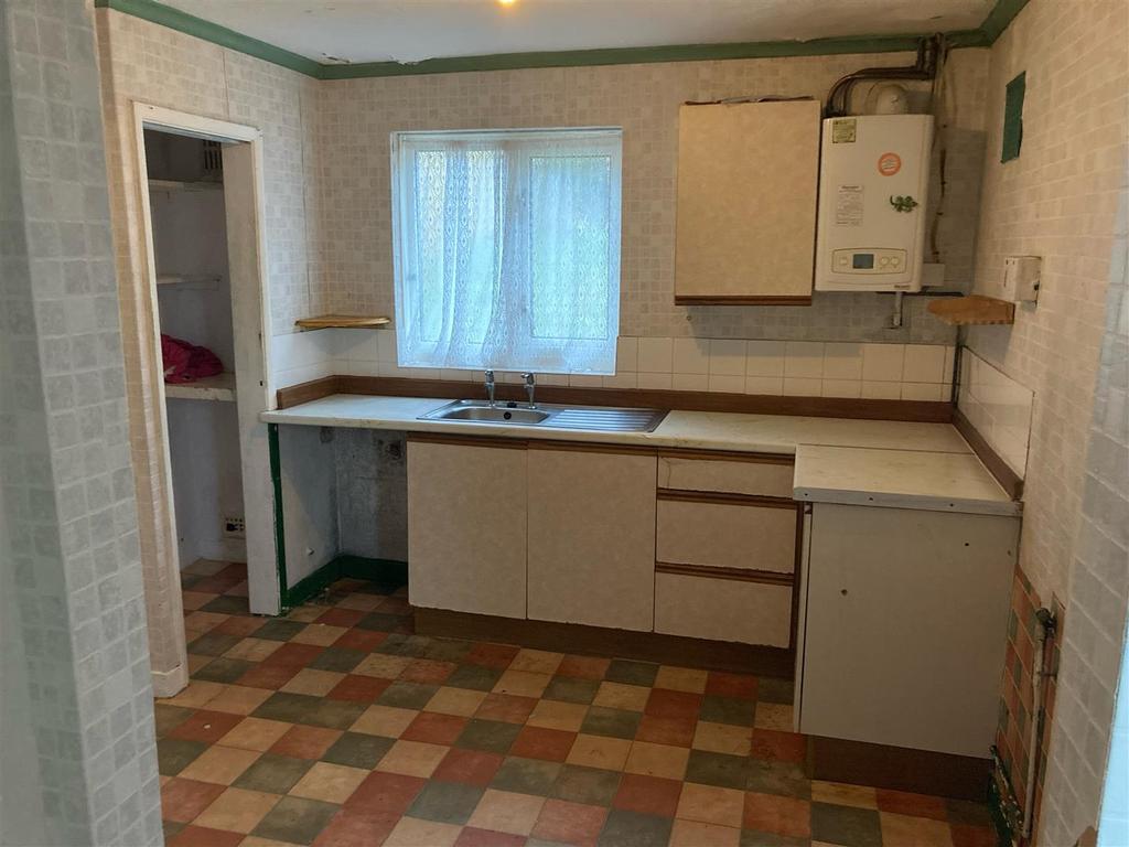 Bayard Road, Weymouth 3 bed end of terrace house for sale £200,000