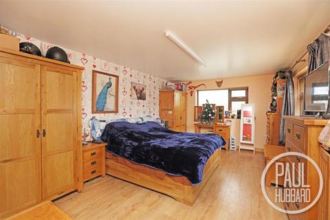 4 bedroom chalet for sale, Black Street, Gisleham, NR33