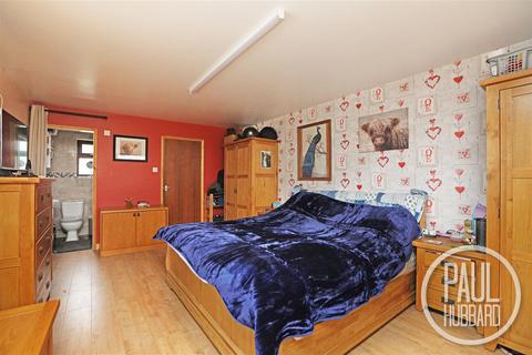 Potters Lodge Black Street, Gisleham, Lowestoft, NR33 8EN