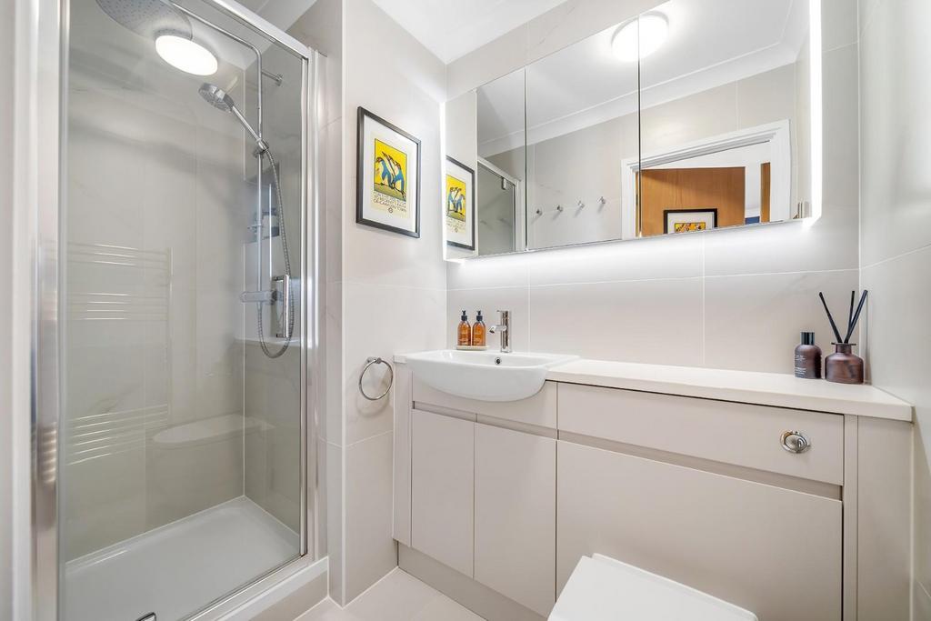 Ensuite.JPG