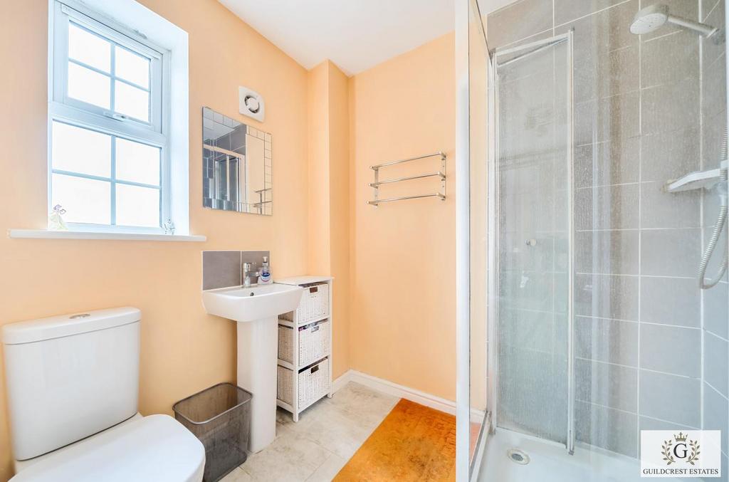 Bishop Close Margate for sale- en-suite bathroom