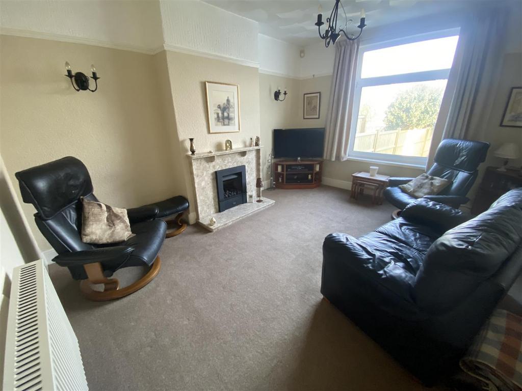 Cecil Road, Gowerton, Swansea 3 bed semidetached house for sale £240,000