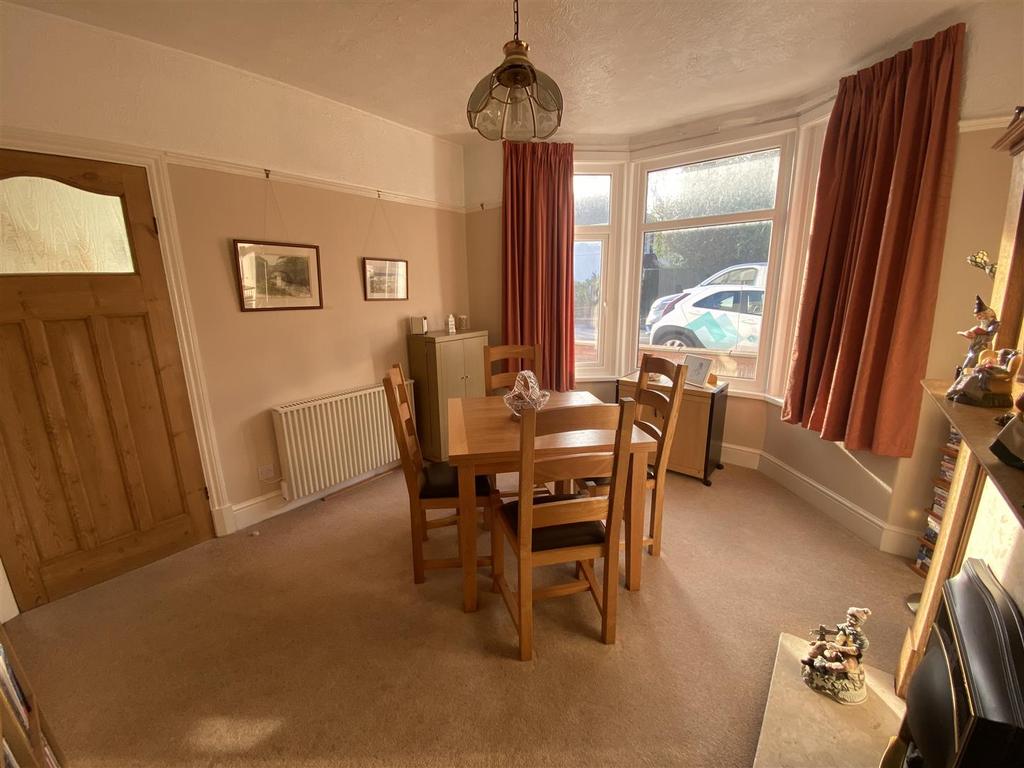 Sitting/Dining Room