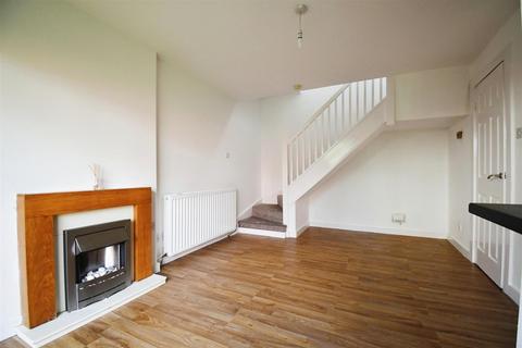2 bedroom end of terrace house for sale - Admirals Croft, Hull