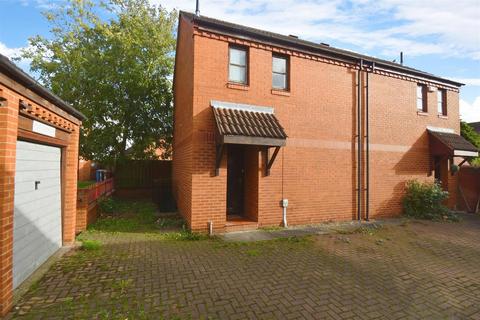 2 bedroom end of terrace house for sale, Admirals Croft, Hull