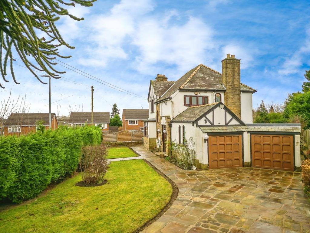 Woodhall Park Crescent East, Stanningley, Pudsey 3 bed detached house for sale £530,000