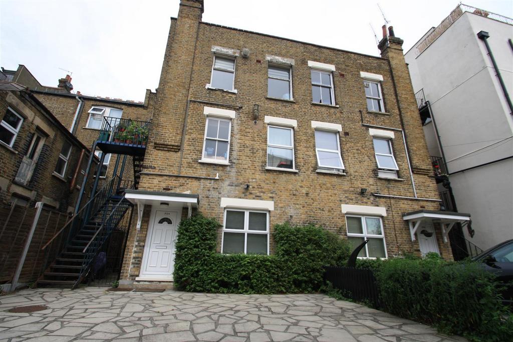 Station Road, WestcliffOnSea 1 bed apartment to rent £750 pcm (£173 pw)