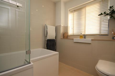 7 Warwick Way, Dartford, DA1 1NQ
