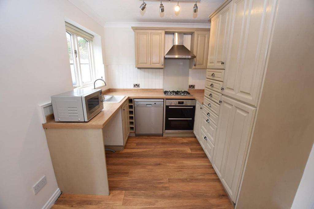 Park Street East, Barrowford 4 bed townhouse to rent £1,150 pcm (£265 pw)