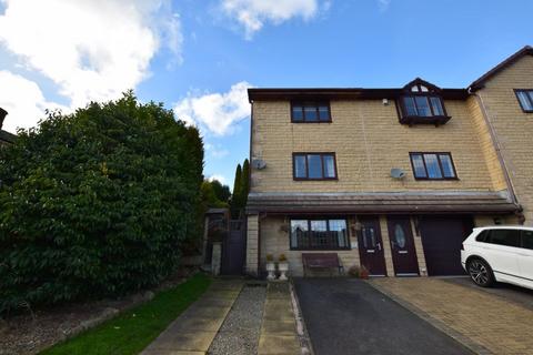 4 bedroom townhouse to rent, Park Street East, Barrowford