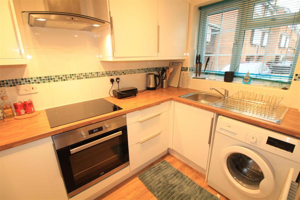 Matlock Court, Nottingham 2 bed house to rent £1,170 pcm (£270 pw)