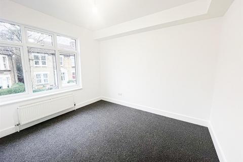 2 bedroom flat to rent, Francis Road, Leyton