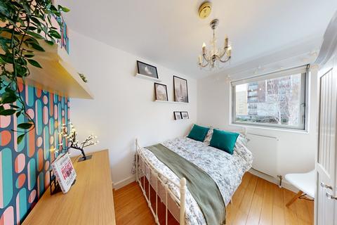 1 bedroom in a flat share to rent - Metcalfe Court, Teal Street, LONDON, SE10