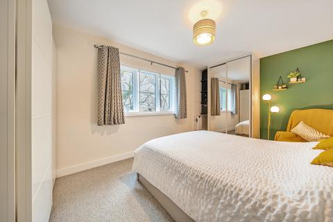 2 bedroom flat for sale, Alderson Grove, Hersham, Walton-on-Thames, KT12