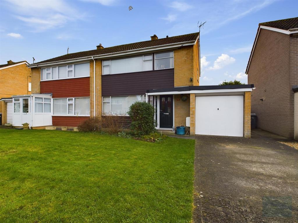 Kenilworth Gardens, Melksham SN12 3 bed semidetached house for sale