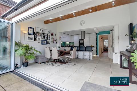 16 Grange Close, Great Glen, Leicester, LE8 9GD