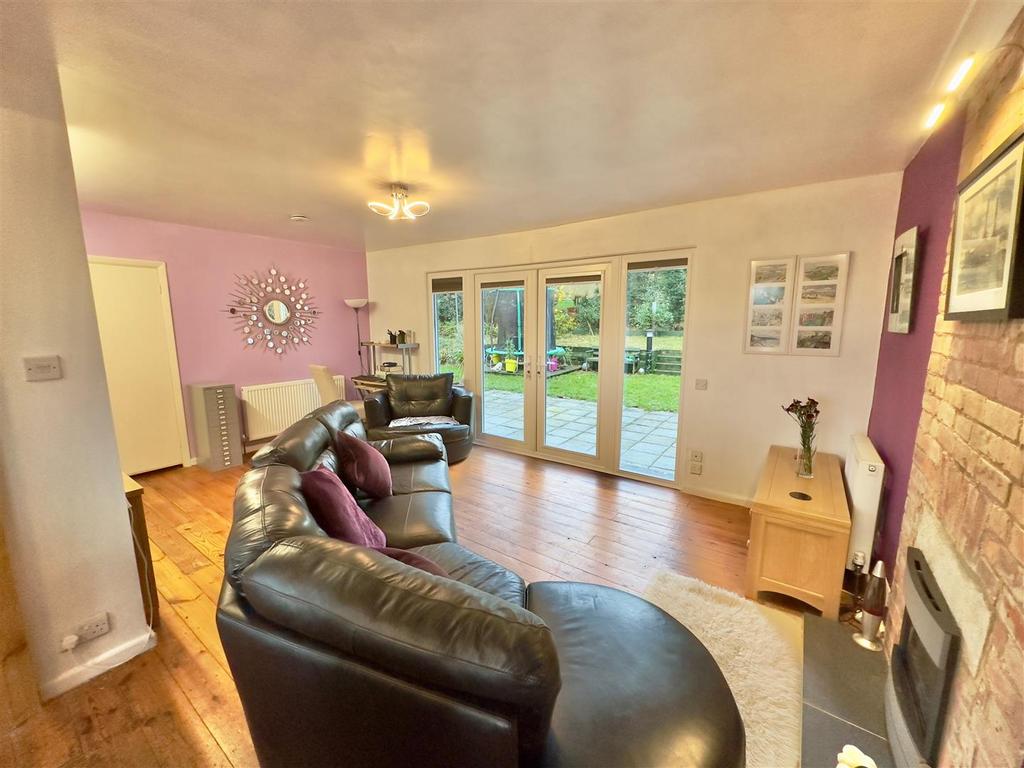 Living Room 3.jpg