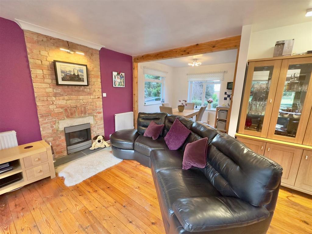 Living Room to Diner.jpg