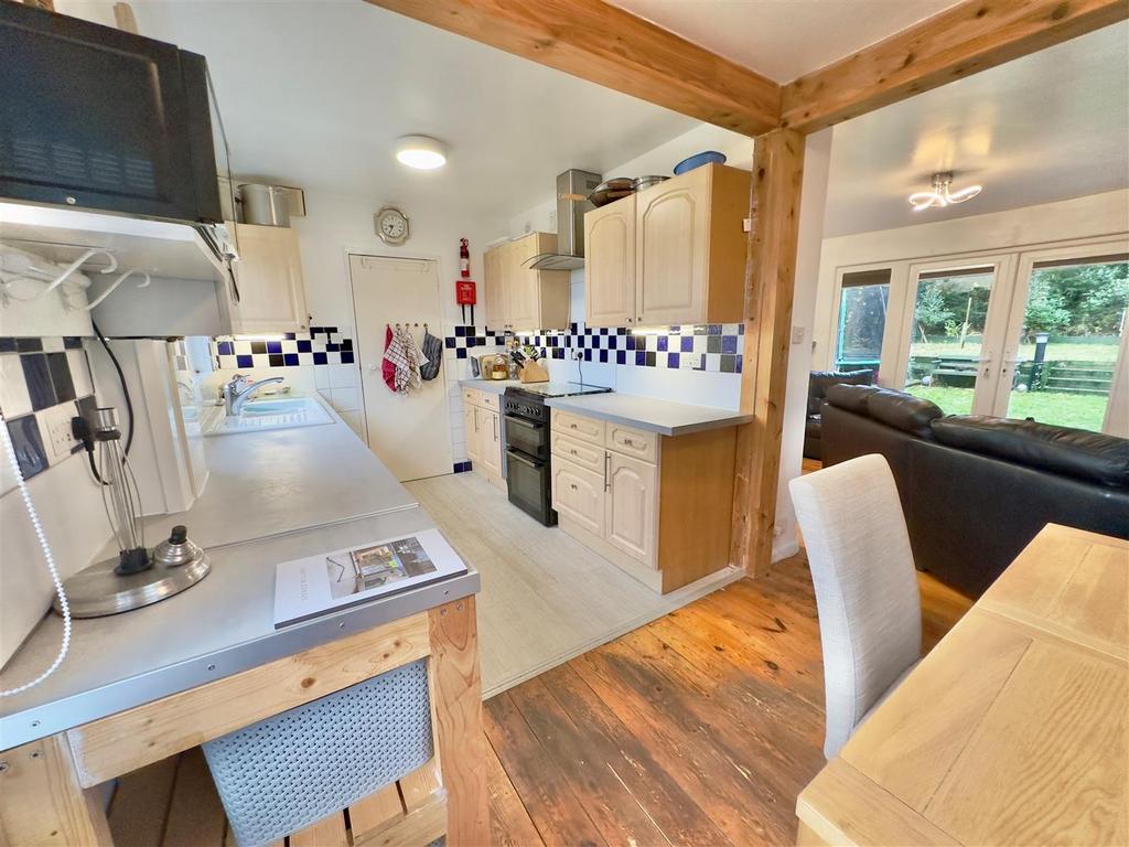 Kitchen 1.jpg