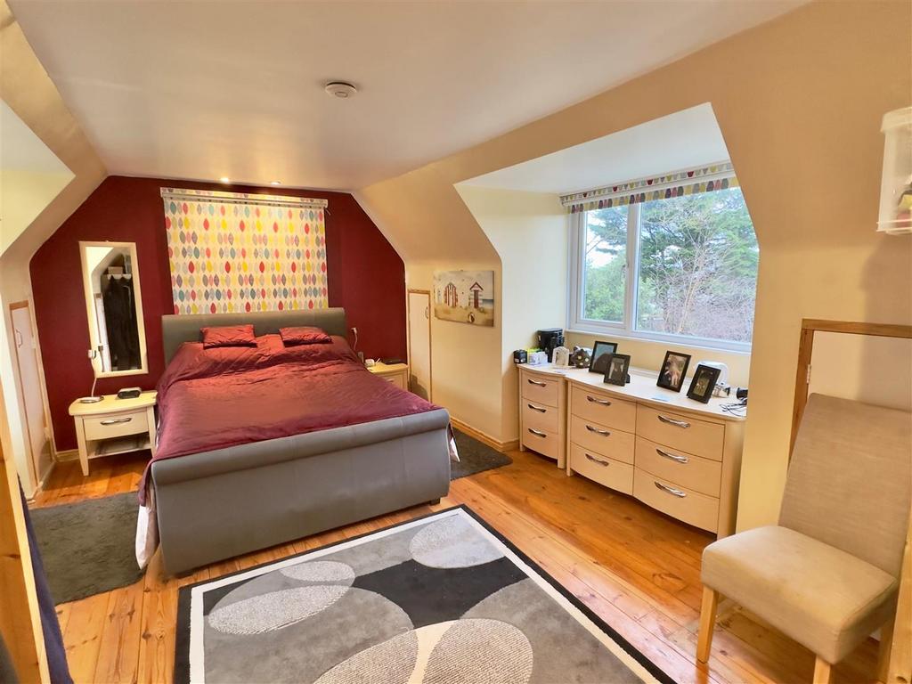 Master Bedroom 2.jpg