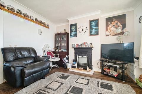 2 bedroom end of terrace house for sale - Queen Street, Withernsea, HU19