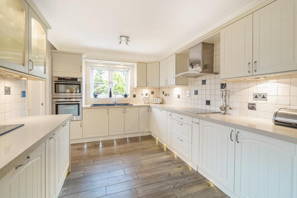 KITCHEN.jpg