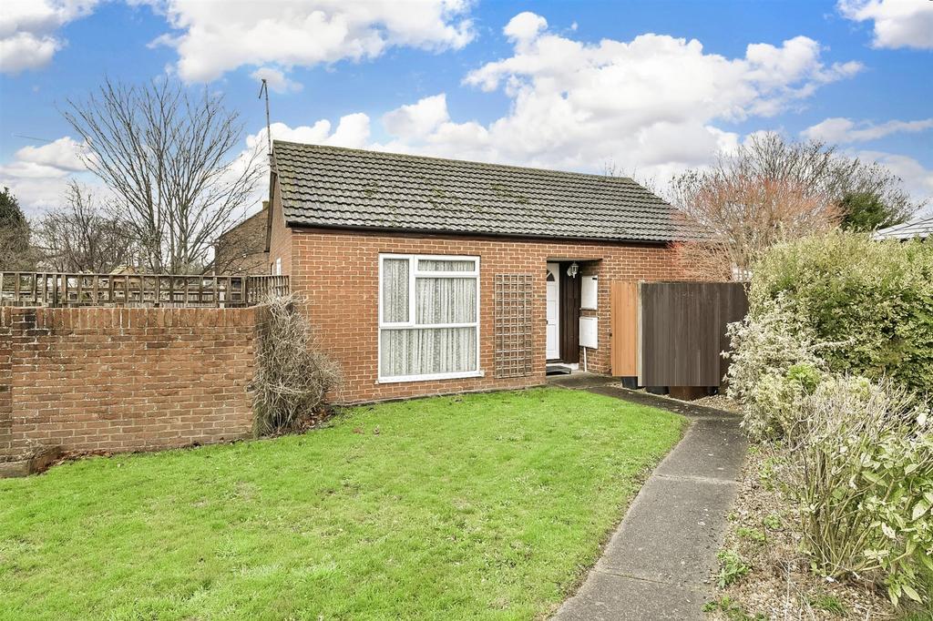 Ruffets Wood, Gravesend, Kent 2 bed detached bungalow for sale £275,000