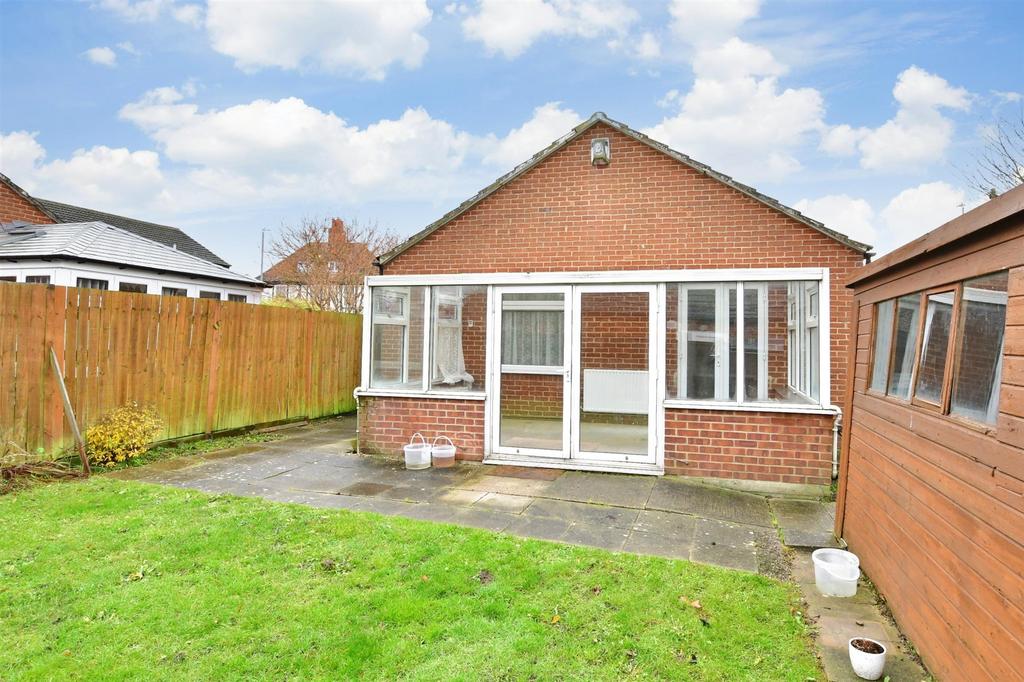 Ruffets Wood, Gravesend, Kent 2 bed detached bungalow for sale £275,000