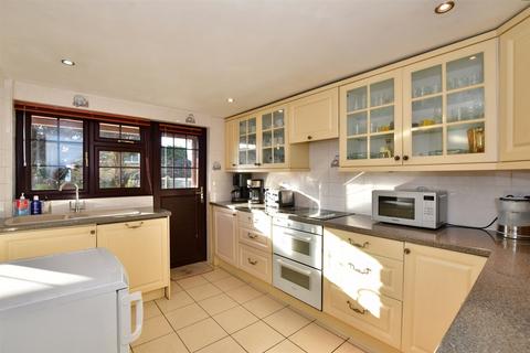 82 Thornhill, North Weald, Epping, CM16 6DP
