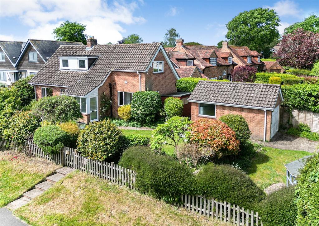 Daniells Walk, Lymington, Hampshire... 3 bed detached house for sale £749,950