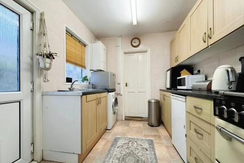 3 bedroom terraced house for sale, Read Street, Swindon, SN1 5HJ
