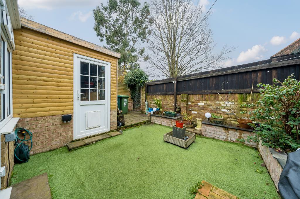 StainesUponThames, Stanwell Village, TW19 2 bed terraced house for