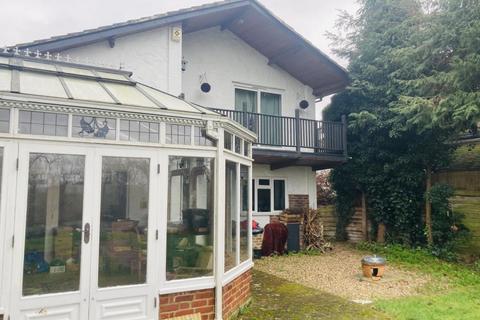 4 bedroom detached house for sale, Wraysbury,  Surrey,  TW19