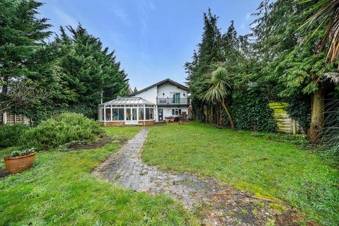 4 bedroom detached house for sale, Wraysbury,  Surrey,  TW19