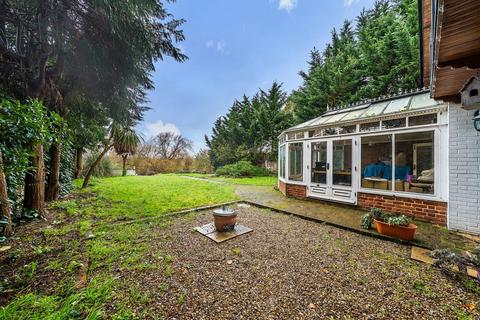 4 bedroom detached house for sale, Wraysbury,  Surrey,  TW19