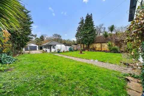 4 bedroom detached house for sale, Wraysbury,  Surrey,  TW19