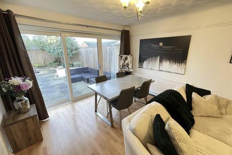 2 bedroom bungalow for sale, Cloverfield Gardens, Little Sutton