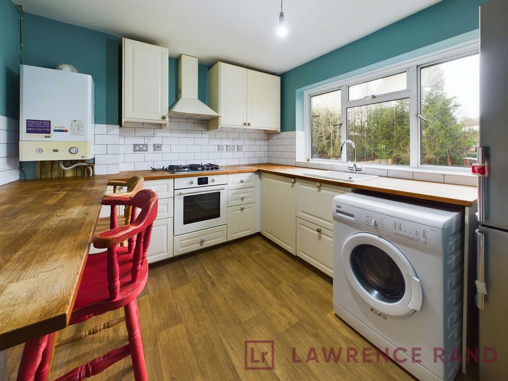 Lloyd Court, Pinner, HA5 2 bed property £1,750 pcm (£404 pw)